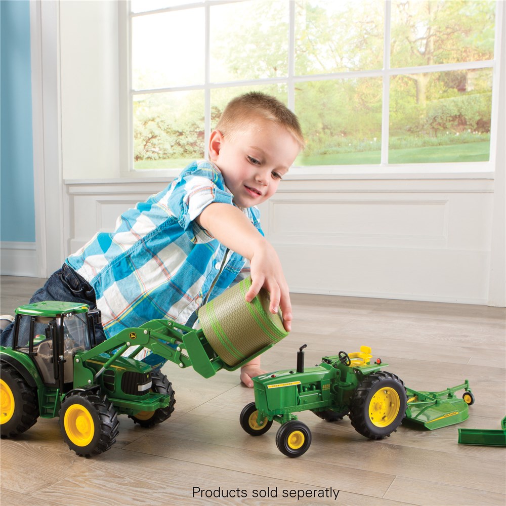John Deere 1:16 Toy Tractor with Front Bale Mover and Bale