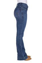 Load image into Gallery viewer, Wrangler Womens Luna Jeans Willow 34 Inch Leg