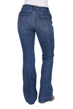 Load image into Gallery viewer, Wrangler Womens Luna Jeans Willow 34 Inch Leg
