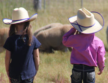 Load image into Gallery viewer, SUNBODY HAT KIDS CATTLEMAN NATURAL / ROYAL BLUE BOUND EDGE