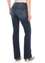 Load image into Gallery viewer, WRANGLER WOMENS ULTIMATE RIDING JEAN Q BABY 34 INCH LEG
